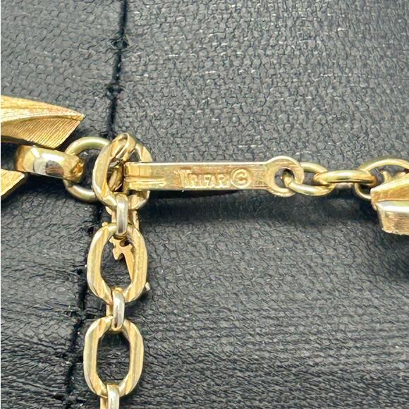 Vintage Crown Trifari Washed Gold Tone Statement Necklace - Picture 10 of 12